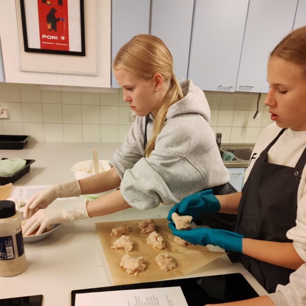 251113 Kalamurekepihvien leipominen - Riikka Kononen