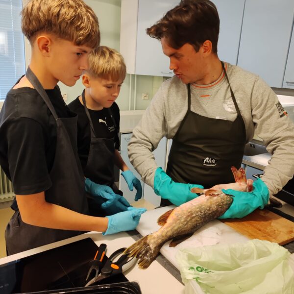 251113 Opitaan kalanperkausta 1 - Riikka Kononen